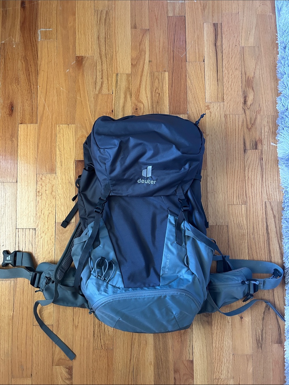 Deuter FUTURA 32 Women's Hiking Backpack